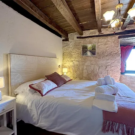 Muralla De *